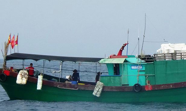 Đuổi tàu cá Trung Quốc xâm phạm vùng biển Việt Nam