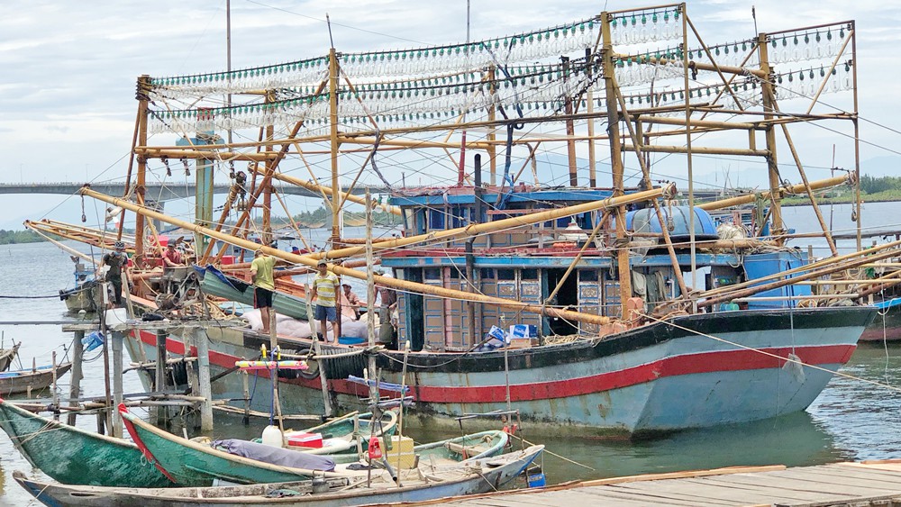 Ngư dân miền Trung quyết tâm bám biển